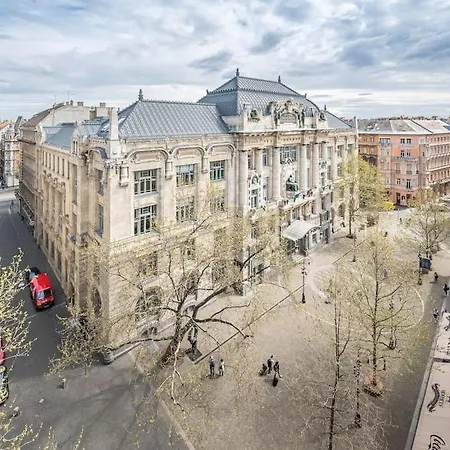 Liszt Ferenc Square Panorama * Budapeşte