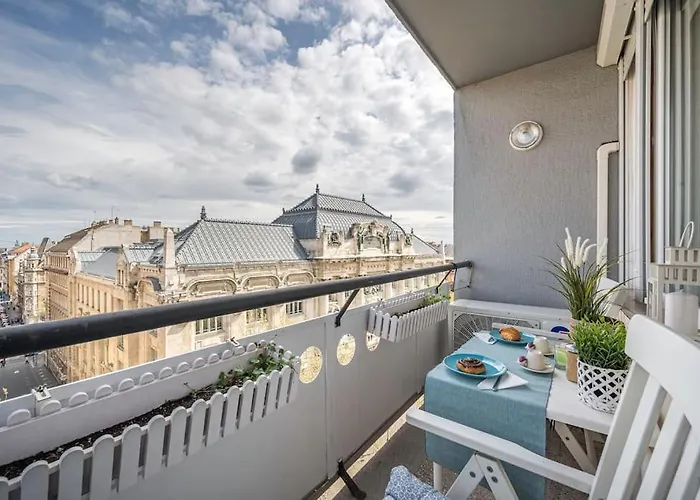 Liszt Ferenc Square Panorama Apartament *