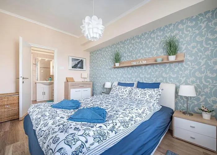 Liszt Ferenc Square Panorama * Budapesta