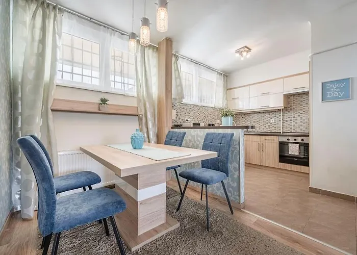 Liszt Ferenc Square Panorama Budapesta