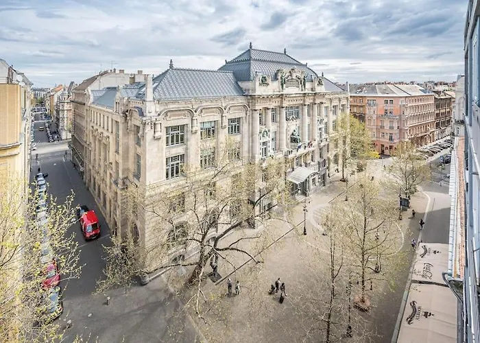 Liszt Ferenc Square Panorama * Budapesta